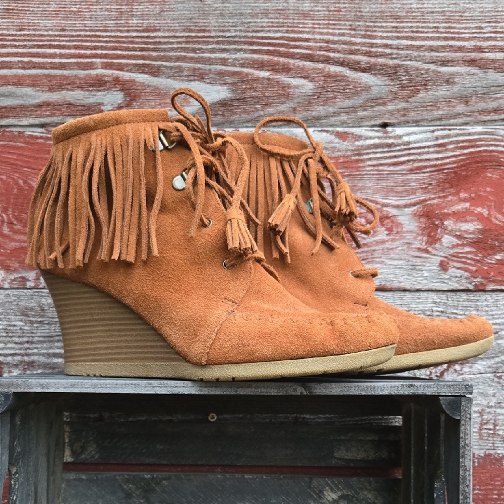 Minnetonka Fringed Suede Wedge Ankle Boots - Tan